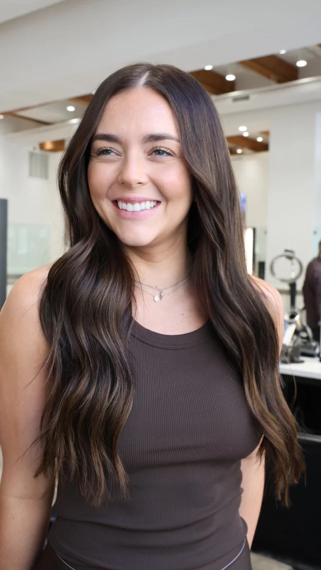 Bellami Weft Extensions + Rich Brunette Balayage magic = effortless fullness and depth 🤩🤎
Color: @_ashleyraehair
Extensions: @aleahkhair
#hairextensions #brunettebalayage #chicagohairstylist #chicagohairsalon #hairtransformation
brunette balayage | chicago hair extensions | hair transformation | chicago hair salon | chicago hairstylist | dimensional brunette | hair inspo |