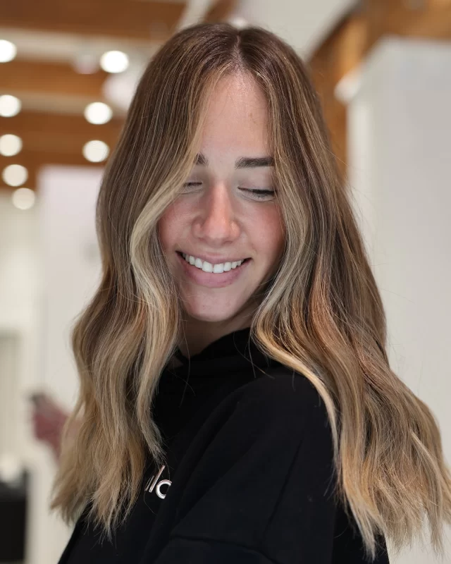 Face Framing Bronde 🤍 Color by @hairbyhaileyfay
#hairinspo #chicagohairstylist #chicagohair #chicagohairsalon
Bronde hair inspo | chicago hairstylist | chicago hair salon | chicago hair | chicago balayage |