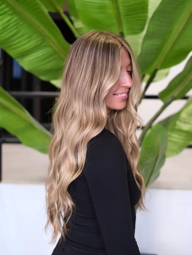 Dreamy Lived-in Dimensional Blonde 💭🌙
Color: @karahaira 🤍
#dimensionalblonde #blondebalayage #chicagohairstylist #chicagohairsalon
dimensional blonde | blonde balayage | chicago hairstylist | chicago hair salon | blonde hair inspo |