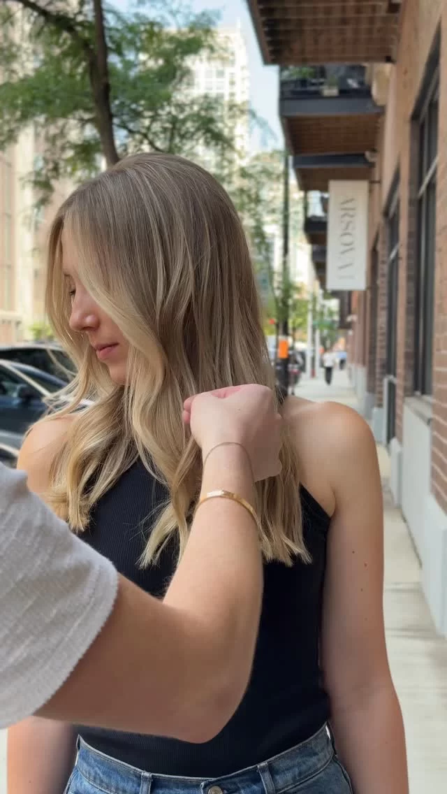 A little glipse into the magic that happens at Arsova Salon 🪄✨
#arsovasalon #chicagohairstylist #chicagohairsalon #salonlife✂️
chicago hair salon | chicago hairstylist | chicago hair | salon life |