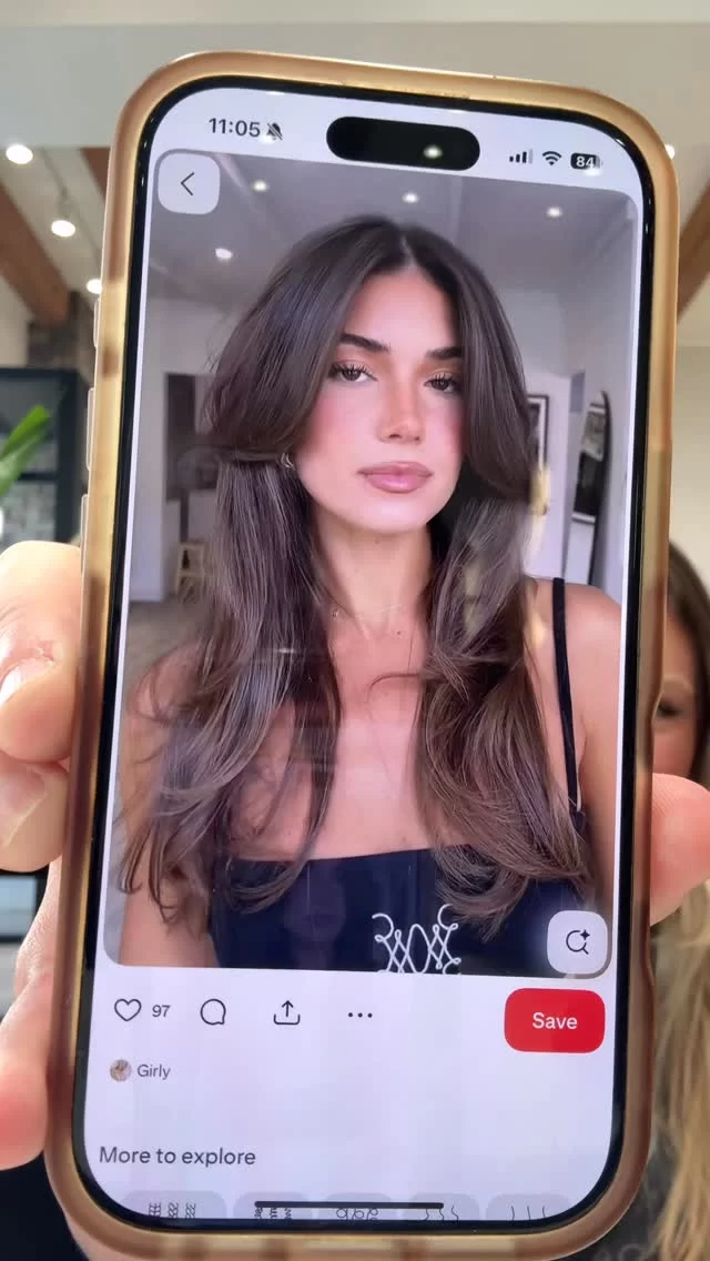 GOING DARKER Hair Consultation + Transformation 🤎
@hairbyhaileyfay talks us through the process and steps to go from outgrown blonde balayage to a your-natural-hair-but-better look 🤩
#hairconsultation #hairtransformation #blondetobrunette
hair consultation | blonde to brunette | hair transformation | chicago hairstylist | chicago hair salon |
