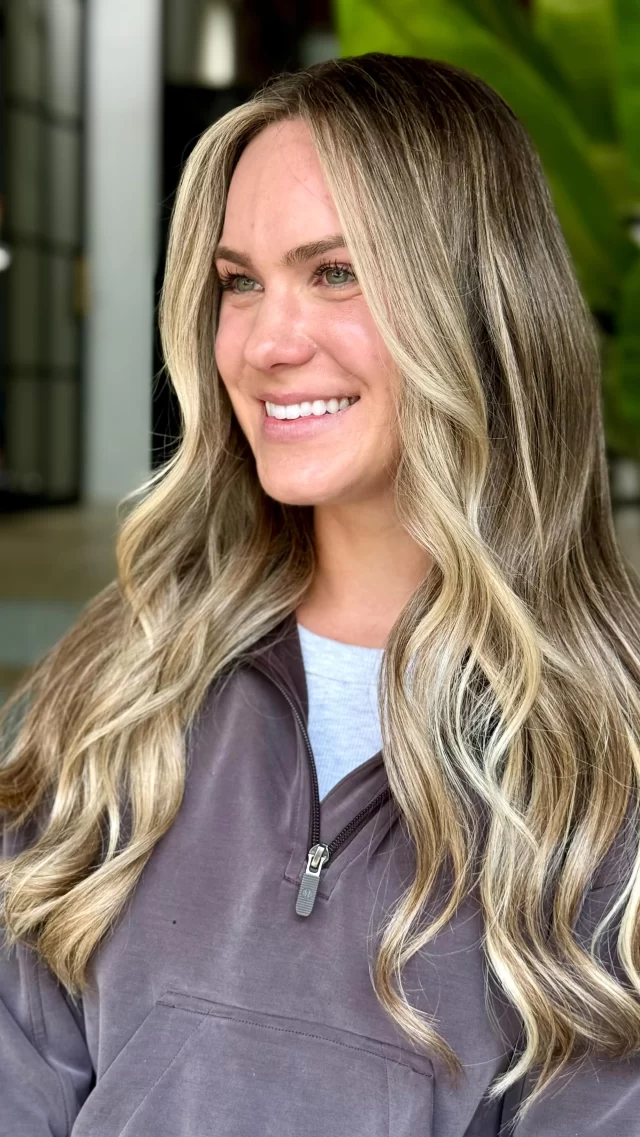 Face Framing Blonde Refresh 💛 Color that brightens up all of you 🫶
Color: @hairbyblake ✨
#blondebalayage #chicagoblondespecialist
blonde balayage | chicago blonde | chicago hairstylist | chicago hair salon | chicago blonde specialist |