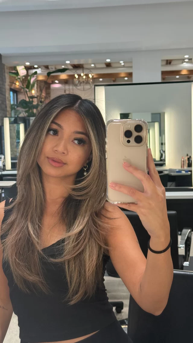 Transition to a Dimensional & Lived-in Fall Blonde 🤩
Color: @heavenleighhhair
#hairtransition #hairtransformation
hair transition | hair transformation | fall blonde | lived in blonde | chicago hair | chicago hairstylist | chicago hair salon |
