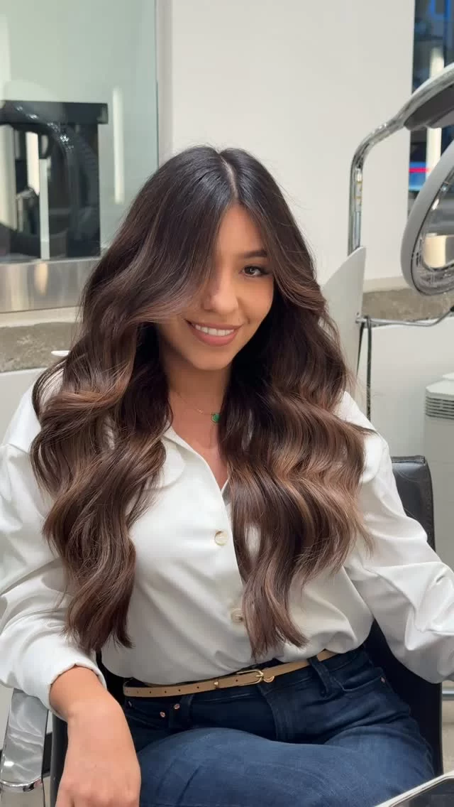Deep, Rich & Luxurious Brunette✨
Color by @megumicolorr 🤎
#brunettebalayage #chicagohairstylist
brunette balayage | chicago hair salon | chicago hairstylist | chicago hair | fall hair inspo |