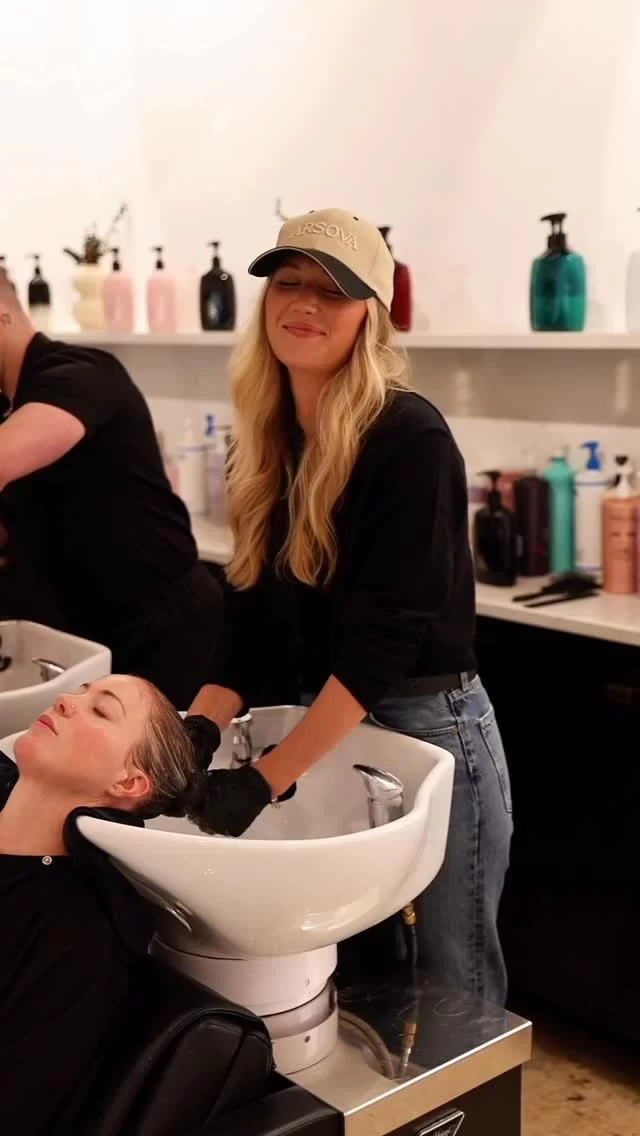 More than a salon, it’s an experience ✨
#chicagohairsalon #chicagohairstylist
chicago hair salon | chicago hairstylist | chicago hair | river north hair salon | river north hairstylist |